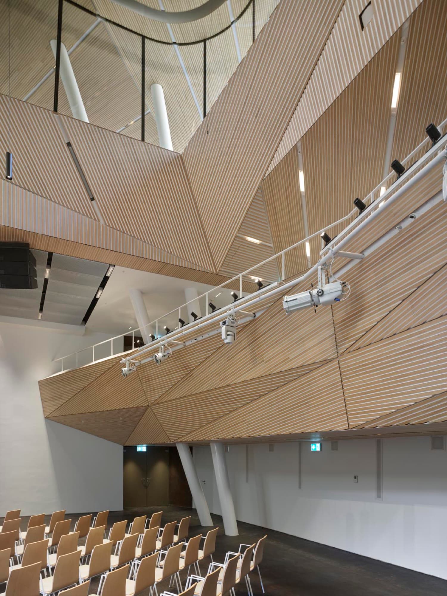 Concert Hall Andermatt: acoustic panelling detail