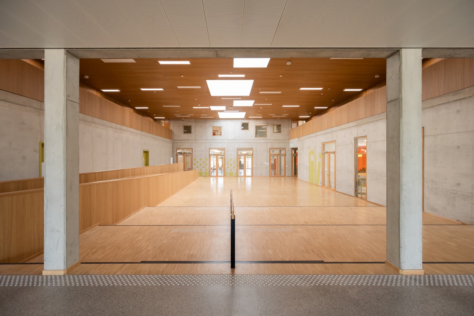 Gustav-Heinemann-Gesamtschule: acoustic panelling detail