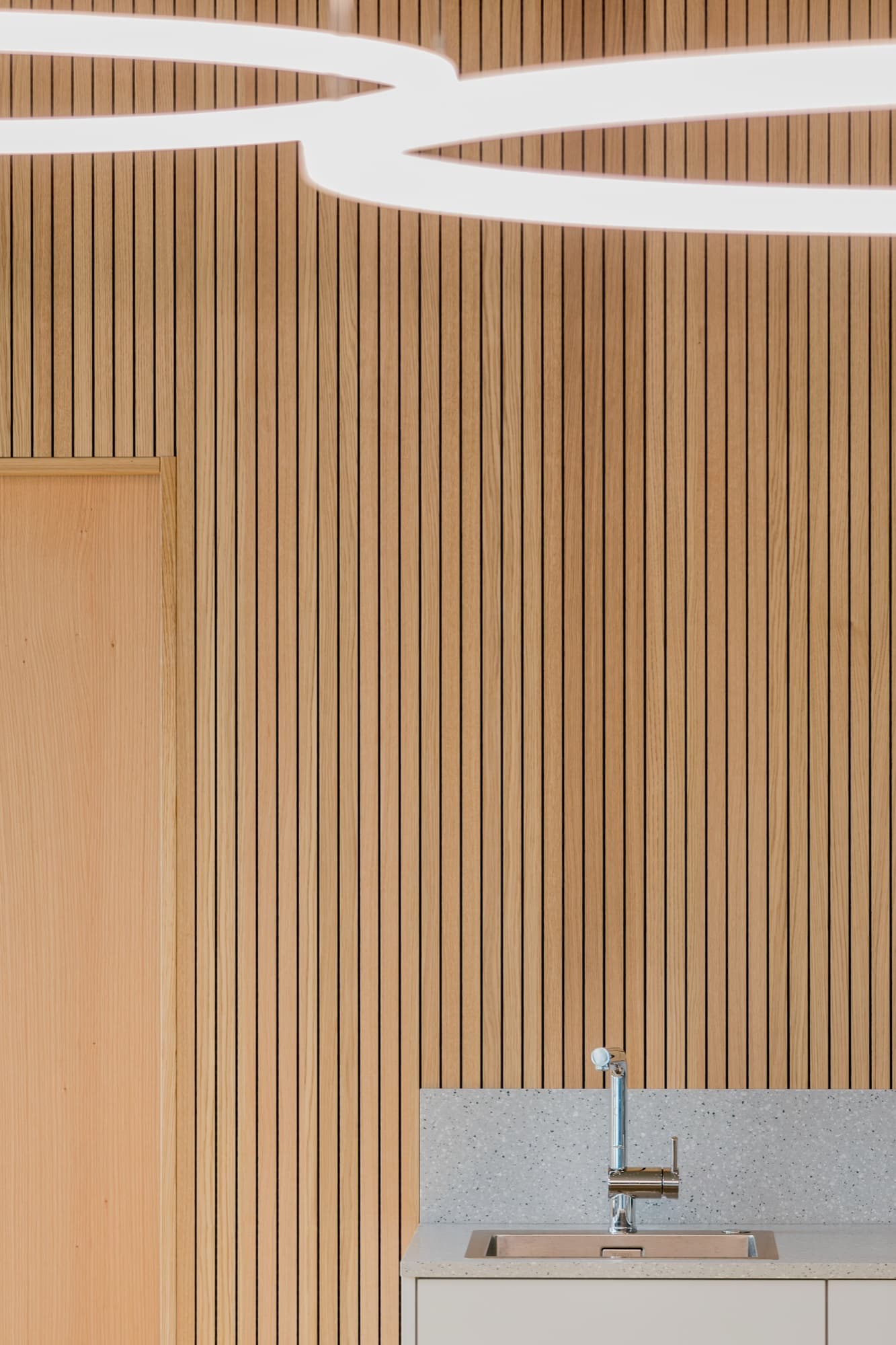 RIEM Arcaden: acoustic panelling detail