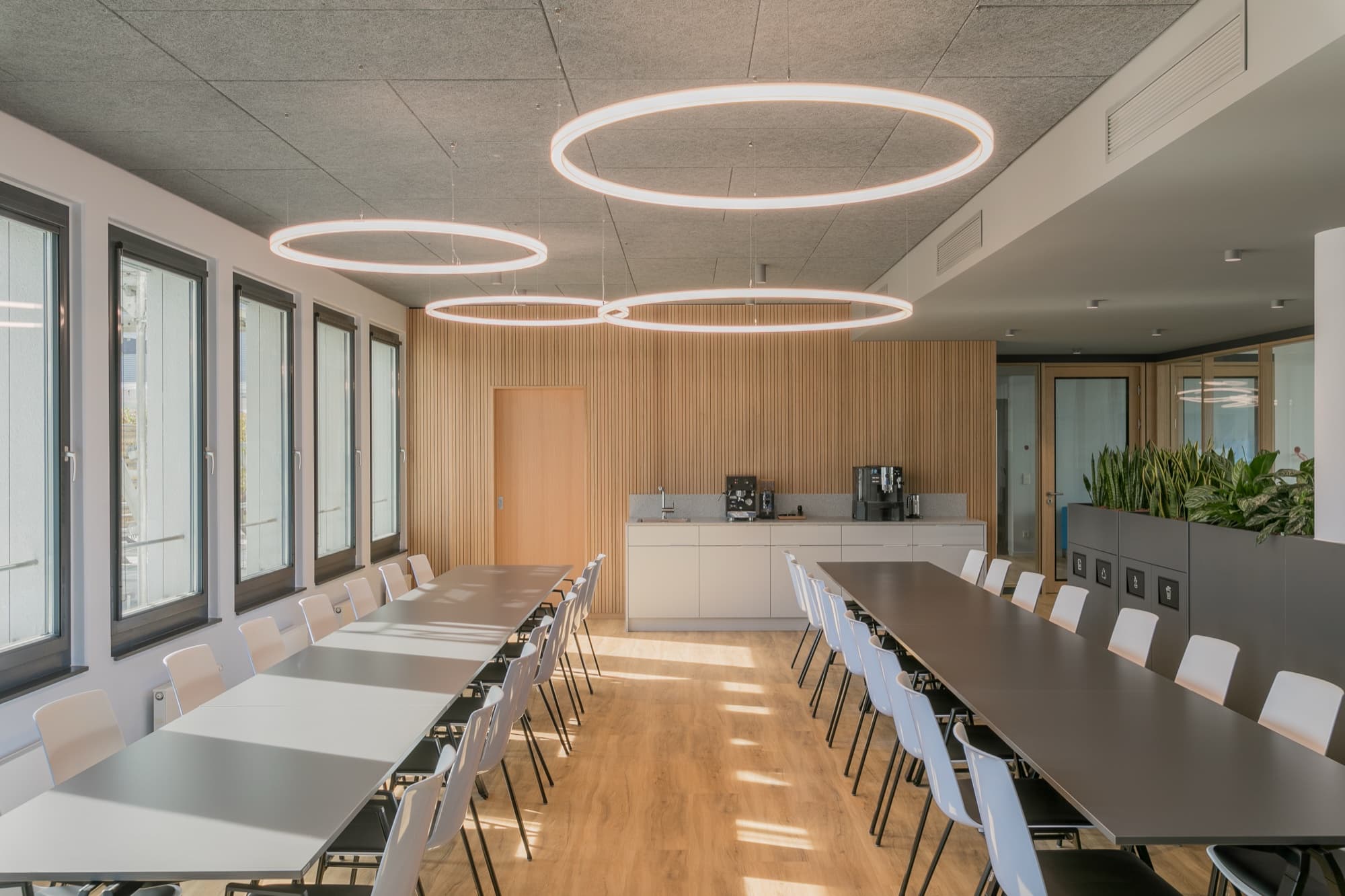 RIEM Arcaden: acoustic panelling detail
