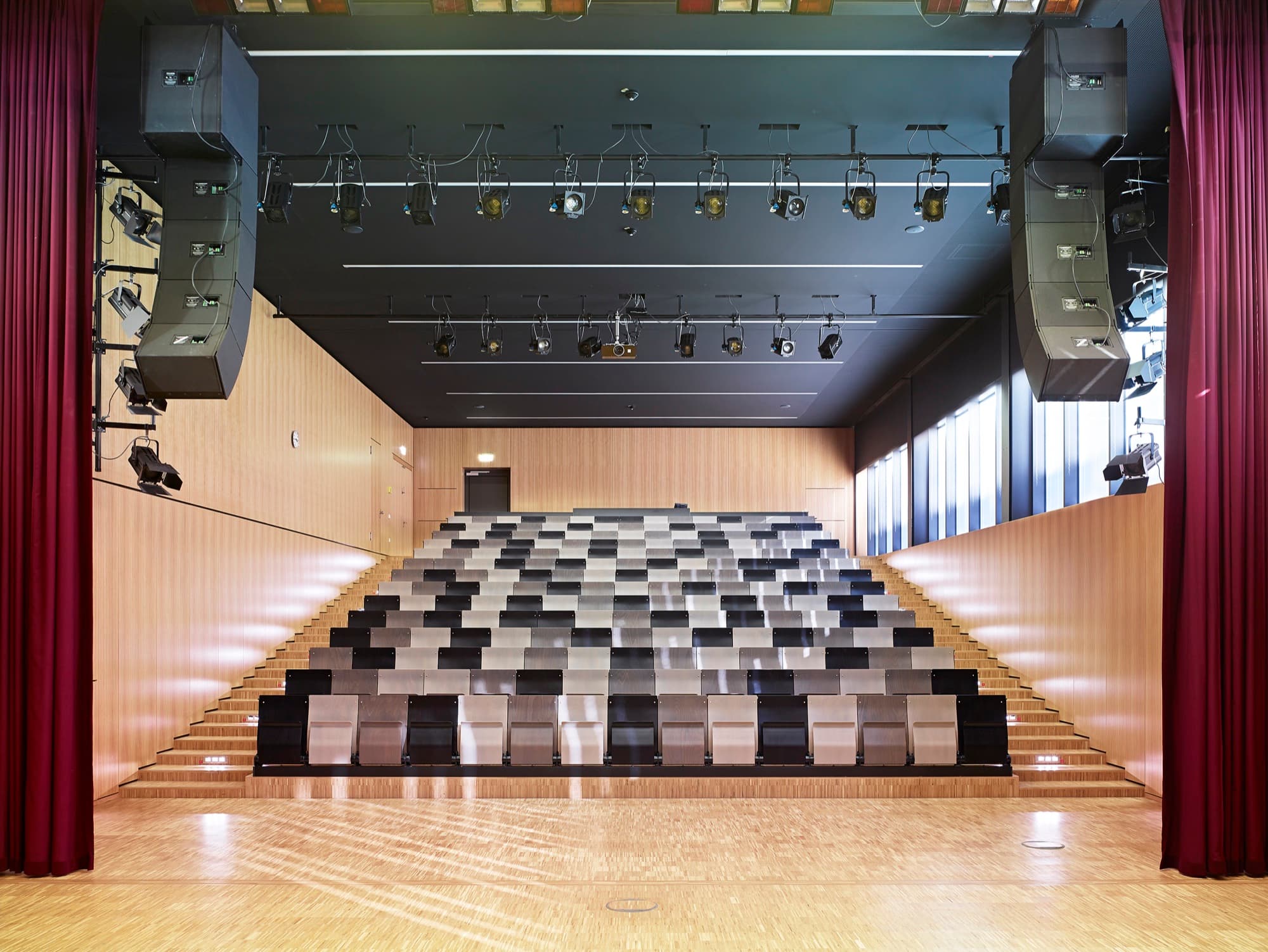 Werner-Heisenberg-Gymnasium: acoustic panelling detail