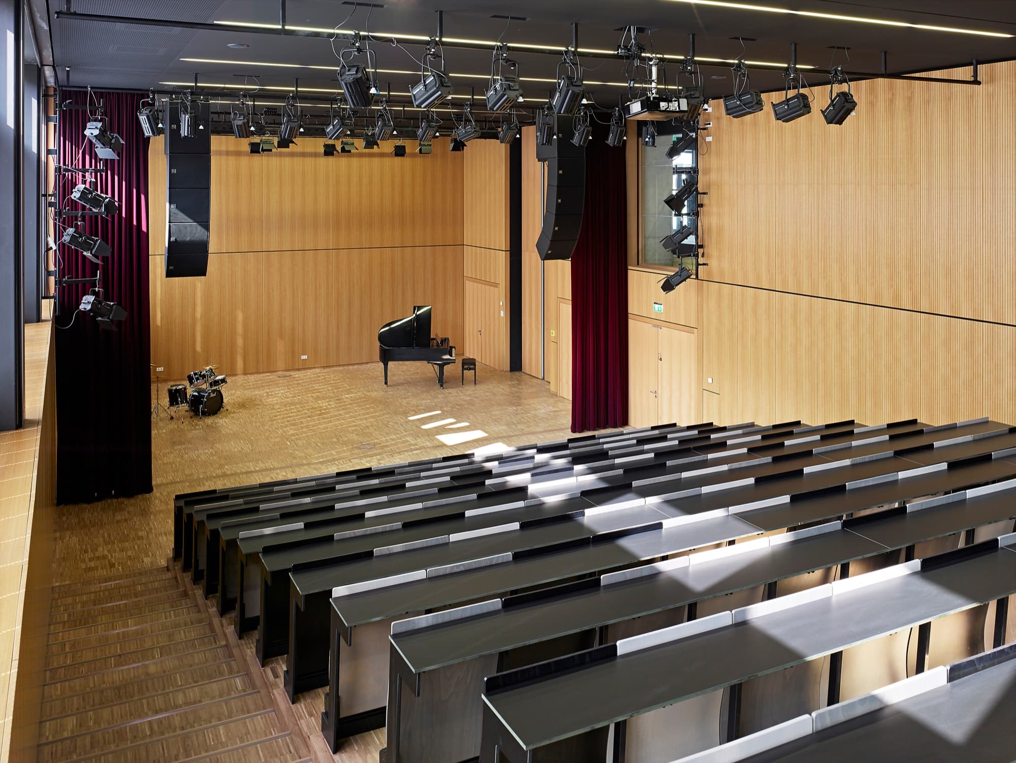 Werner-Heisenberg-Gymnasium: acoustic panelling detail