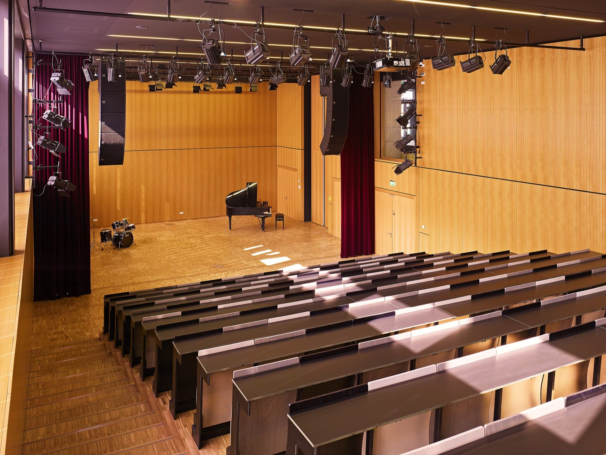 Werner-Heisenberg-Gymnasium: acoustic panelling detail